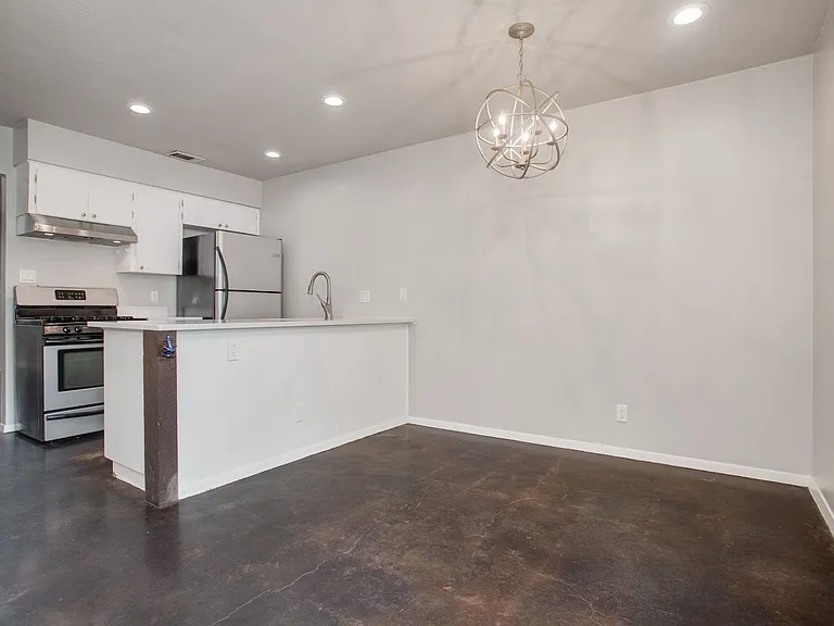 2300 Trailside Drive — Photo 23