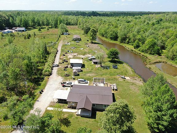 3rd image of 951 Mount Zion Rd