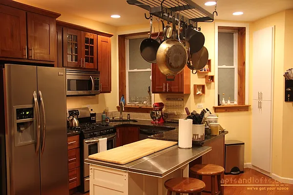 Rented by aptsandlofts.com | media 8