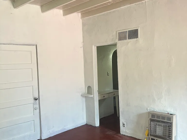 415 E 5th St #3 — Photo 13