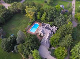 302 Devonshire Rd, Tower Lakes, IL 60010