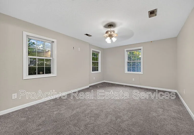 1065 Lindenwood Ave — Photo 10
