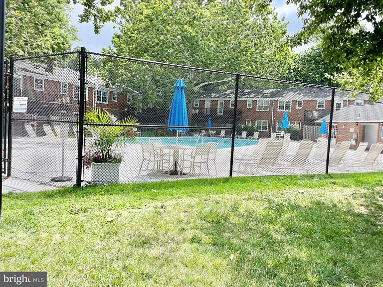 2713 S Walter Reed Dr #B — Photo 3