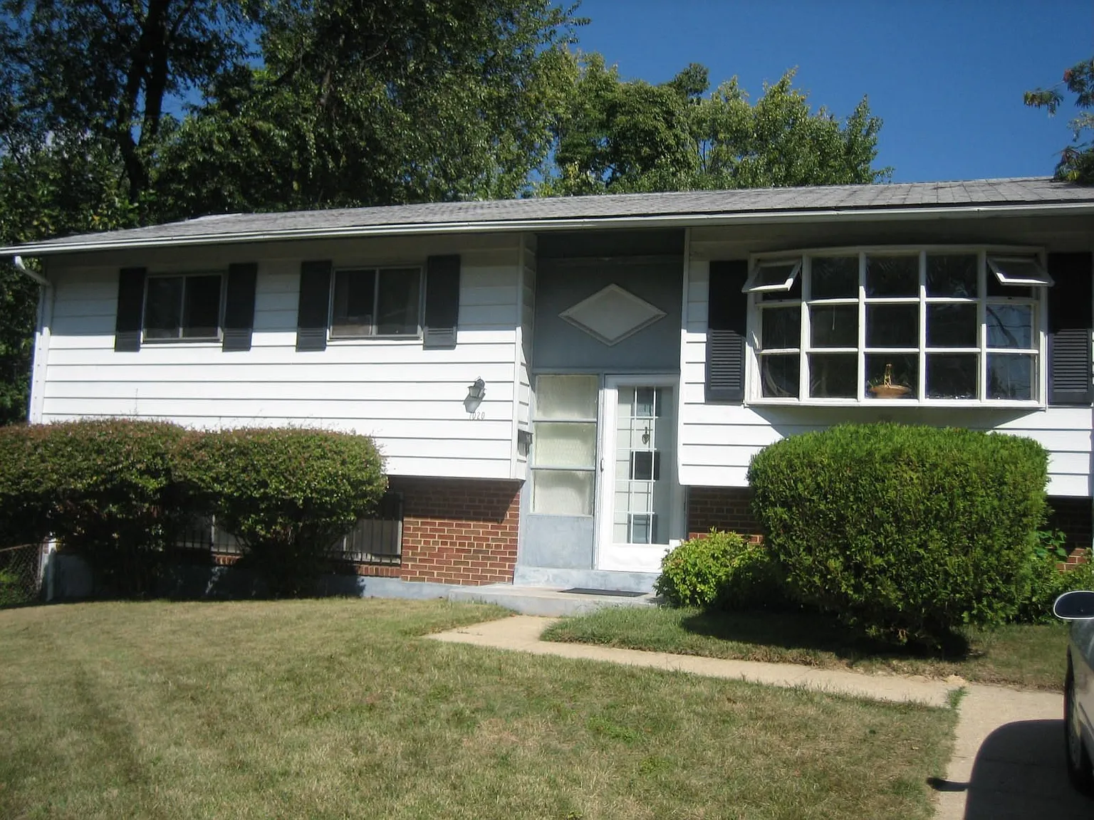 7020 Independence St photo 1