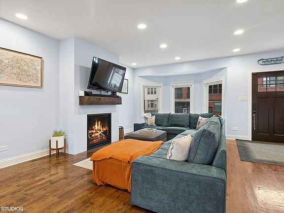 3rd image of 2871 N Elston Ave