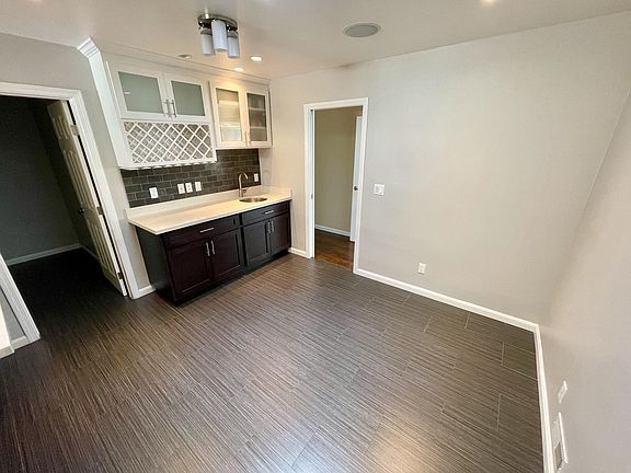 Kitchen nook with Wet Bar