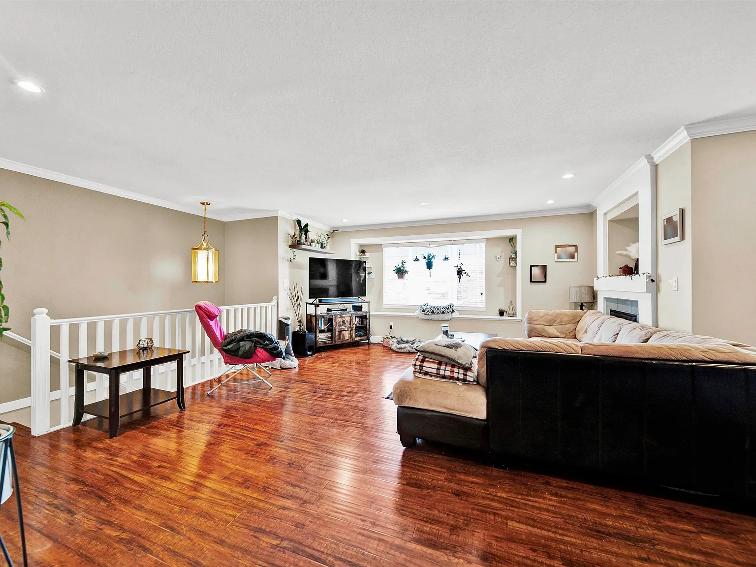 5 bed, 2600 sqft, $3,900 — Photo 3