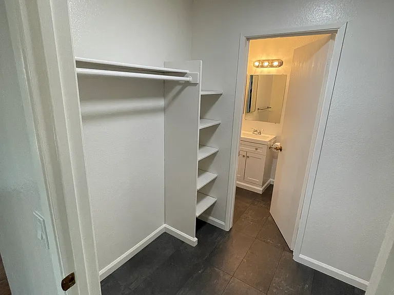 Sierra Vista Apartments — Photo 26