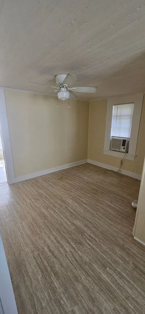 Charming 2-Bedroom Home with New Appliances in Port Wentworth! — Photo 4