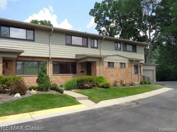 112 E Hickory Grove Rd, Bloomfield Hills, MI 48304