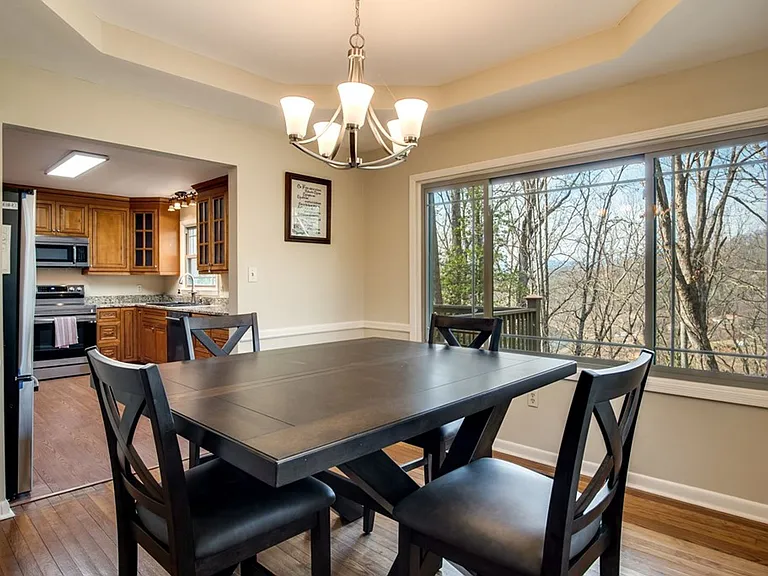 304 Canterbury Rd — Photo 2