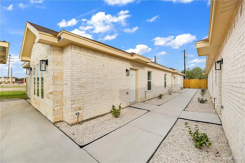 2 bed, 2.0 bath, 1000 sqft, $1,250 — Photo 2