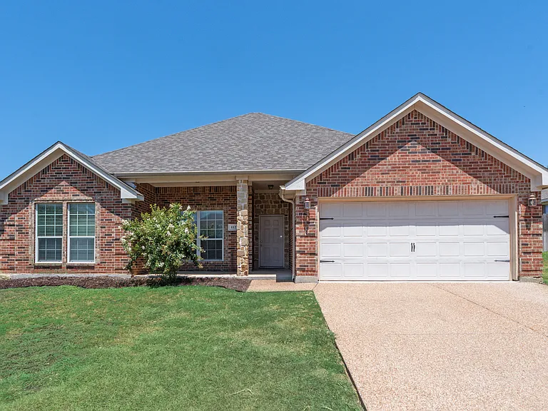 112 Singletree Ln — Photo 1