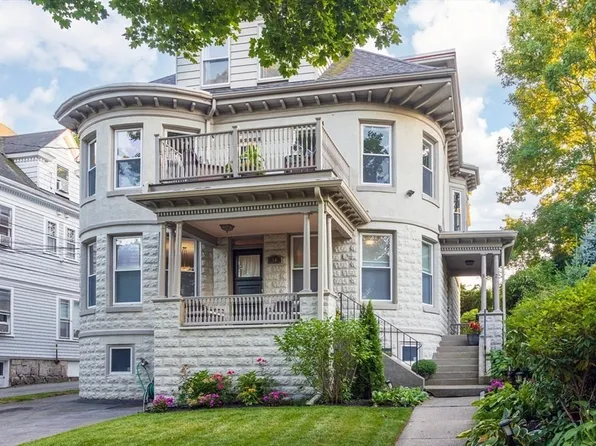 52 Arlington St #52, Newton, MA 02458
