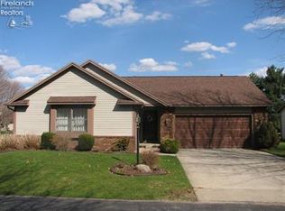 111 Briarwood Cir, Fremont, OH 43420