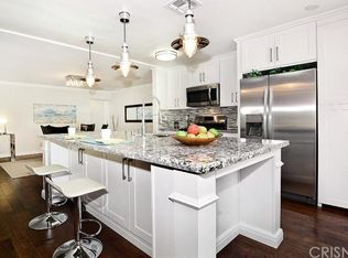 6861 Peach Ave, Van Nuys, CA 91406
