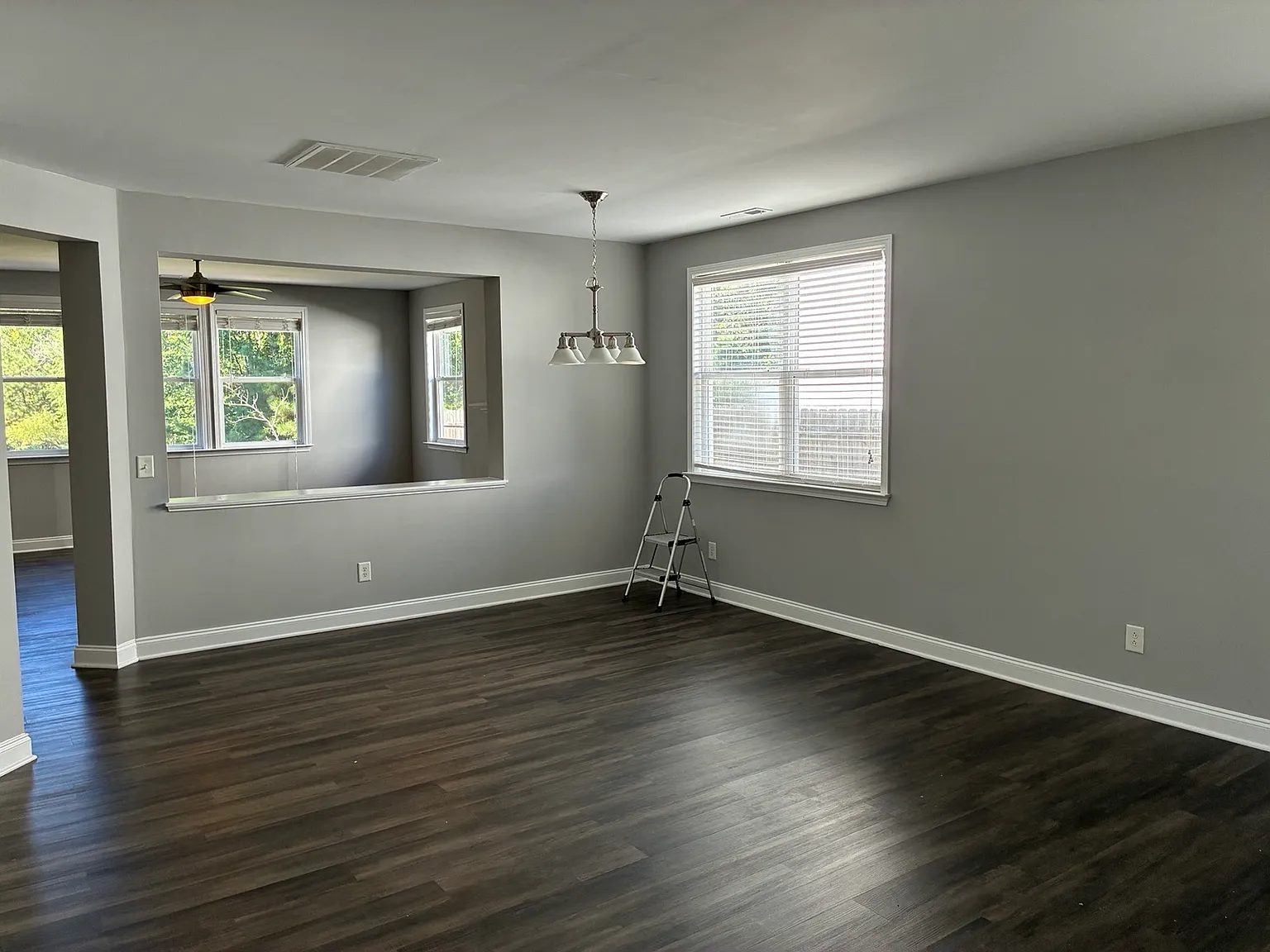 3 bed, 2.5 bath, 2800 sqft, $2,300 — Photo 2