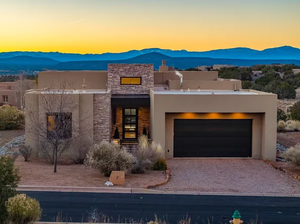 7 Abierto Way, Santa Fe, NM 87506