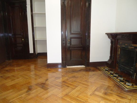 4th image of 222 Jefferson Ave #1