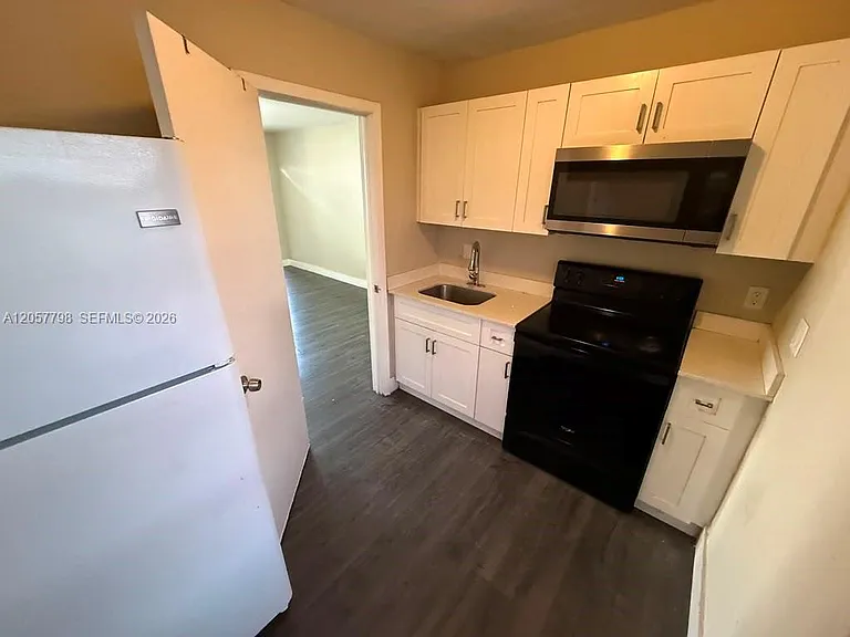 2140 NW 24th St #2 — Photo 3