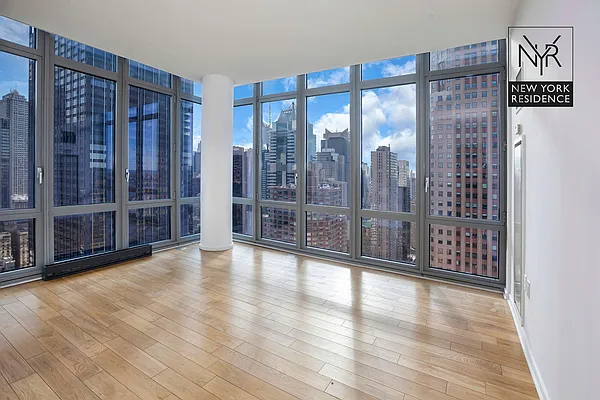 Sold by New York Residence | media 15