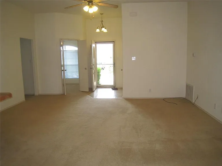 236 Moonstone Dr — Photo 3