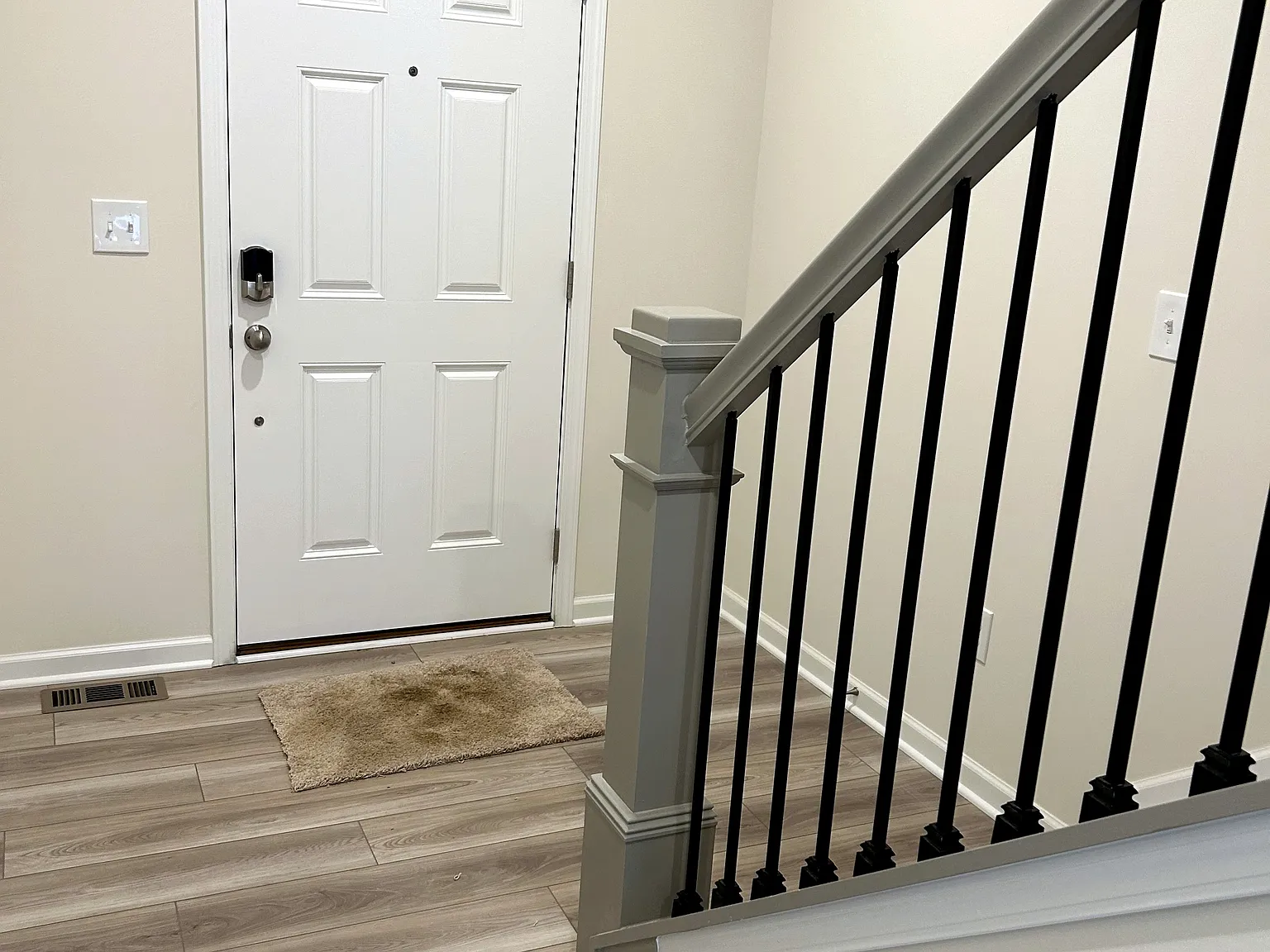 5 bed, 2600 sqft, $3,395 — Photo 3