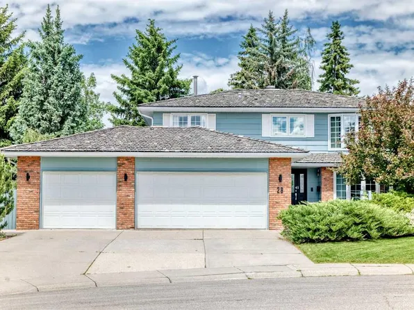 28 S Woodmont Pl SW, Calgary, AB T2W 4N3