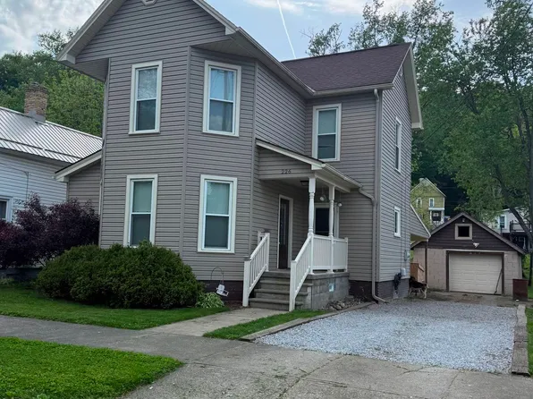 226 McConnell St, Uhrichsville, OH 44683