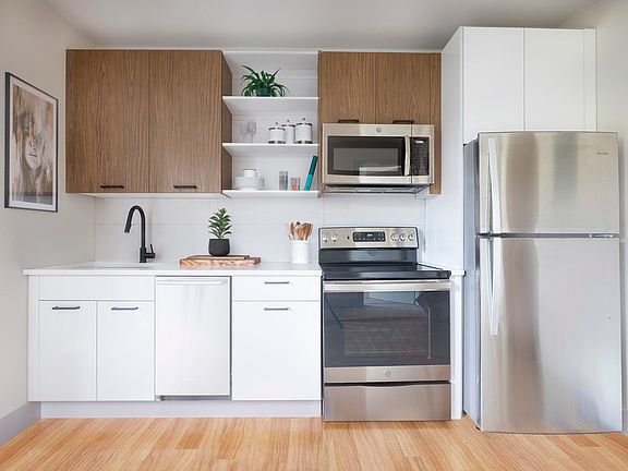4th image of 411 E 135th St #6C