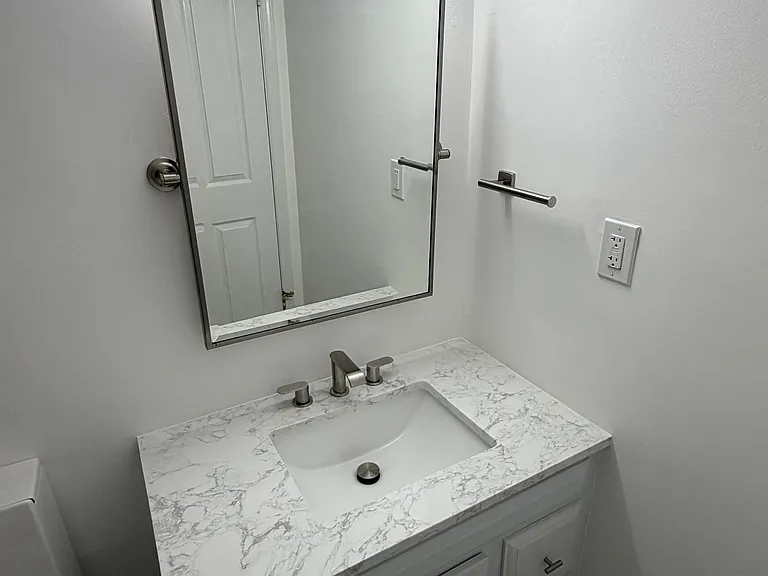 703 Meadow Woods Ln — Photo 2