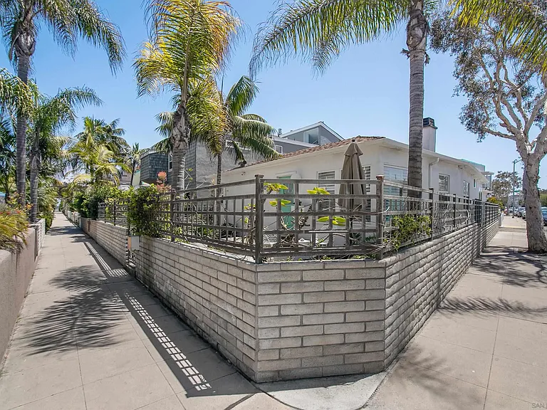 805 Brighton Ct — Photo 35