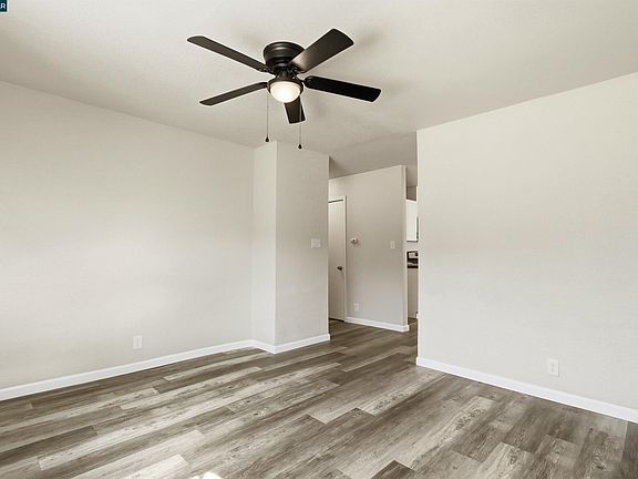 4th image of 2225 E Myrtle St