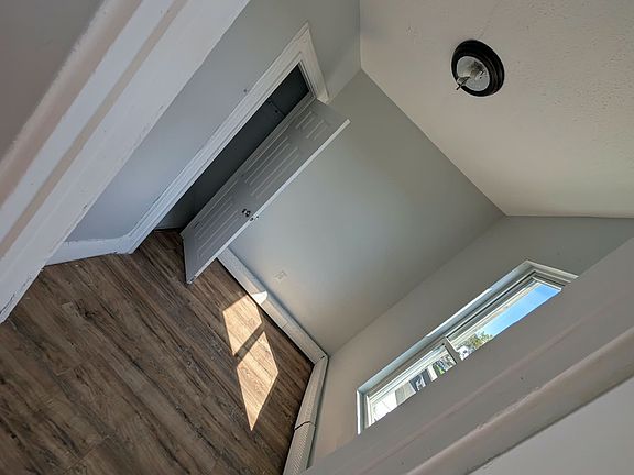 5th image of 137 Elizabeth Ave #3