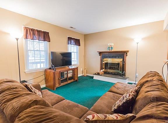 3rd image of 302 Pinoak Dr