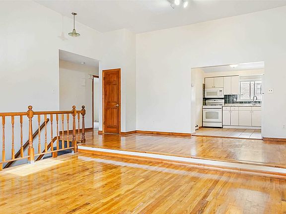 3rd image of 41-43 Little Neck Pkwy #4