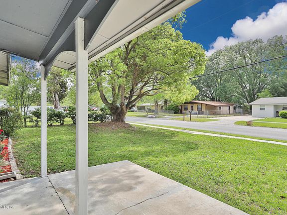 4th image of 243 BLAIRMORE Boulevard E