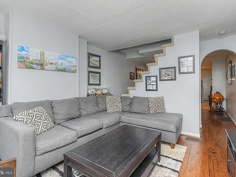 1303 Clarkson St — Photo 3