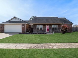203 S Cherry St, Pea Ridge, AR 72751