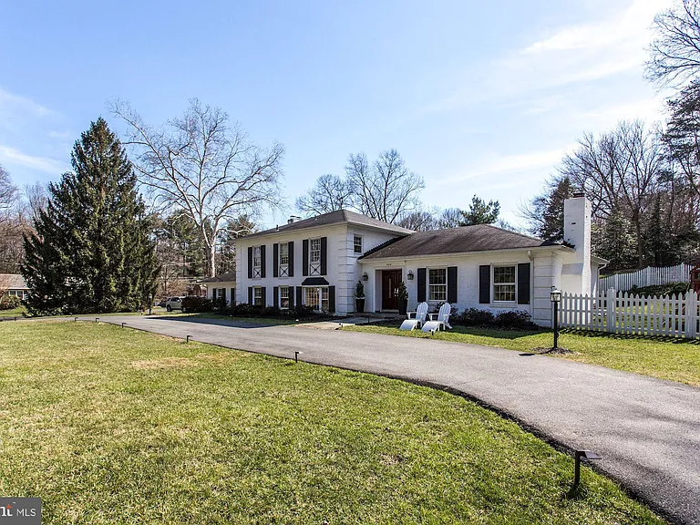 7510 Shadywood Rd — Photo 3