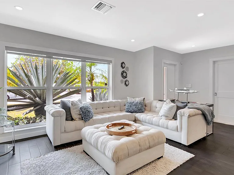 855 Berkeley St — Photo 4