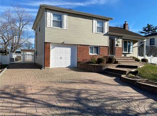 131 Colony Ln, Syosset, NY 11791