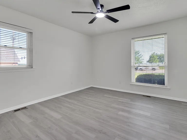 2319 E Robinson St — Photo 29