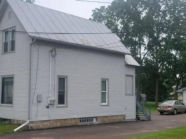 225 & 1/2 Linn St, Baraboo, WI 53913