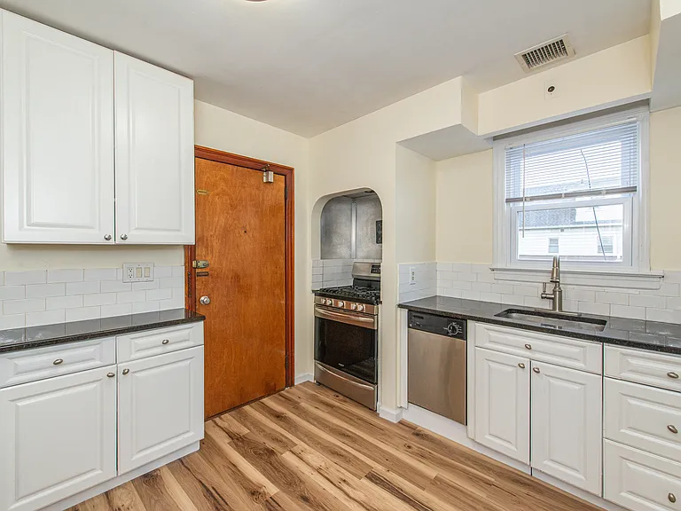 166 Speer Ave #2 — Photo 2