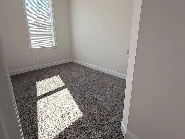 2631 W Cold Spring Ln — Photo 8