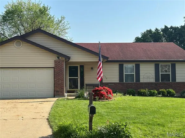 3024 Country Knoll Dr, Saint Charles, MO 63303