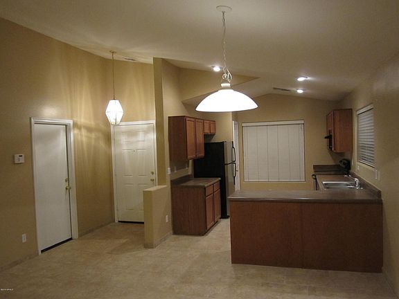 4th image of 2556 W Tamarisk Ave