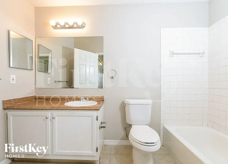 7547 Groveoak Dr — Photo 13