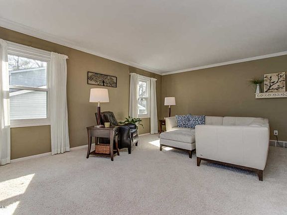 4th image of 1969 Chateau Dr SW